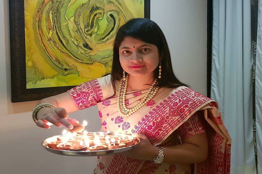 बी चंद्रकला या IAS अधिकारी सोशल मीडियावर नेहमीच चर्चेत राहिल्या आहेत. काही दिवसांपूर्वी त्यांच्या निवासस्थानावर सीबीआयचे छापे पडल्यानंतर त्या अधिकच चर्चेत आल्या. बी चंद्रकला या IAS अधिकारी सोशल मीडियावर नेहमीच चर्चेत राहिल्या आहेत. काही दिवसांपूर्वी त्यांच्या निवासस्थानावर सीबीआयचे छापे पडल्यानंतर त्या अधिकच चर्चेत आल्या.