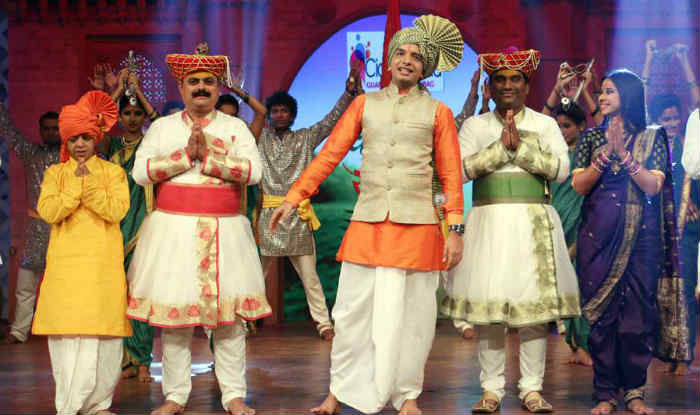 टीआरपी रेटिंगची गणितं दर आठवड्याला बदलत राहतात. गेल्या आठवड्याप्रमाणेच यावेळी ही पाचव्या स्थानावर आहे चला हवा येऊ द्या. जानेवारीमध्ये अनेकदा सिनेमांच्या प्रमोशनमुळे अनेकांना विनोदात साचलेपणा जाणवला. त्यामुळे हा शो पाचव्या स्थानावरच कायम राहिला. दोन आठवड्यापूर्वी हा शो तिसऱ्या स्थानावर होता. टीआरपी रेटिंगची गणितं दर आठवड्याला बदलत राहतात. गेल्या आठवड्याप्रमाणेच यावेळी ही पाचव्या स्थानावर आहे चला हवा येऊ द्या. जानेवारीमध्ये अनेकदा सिनेमांच्या प्रमोशनमुळे अनेकांना विनोदात साचलेपणा जाणवला. त्यामुळे हा शो पाचव्या स्थानावरच कायम राहिला. दोन आठवड्यापूर्वी हा शो तिसऱ्या स्थानावर होता.