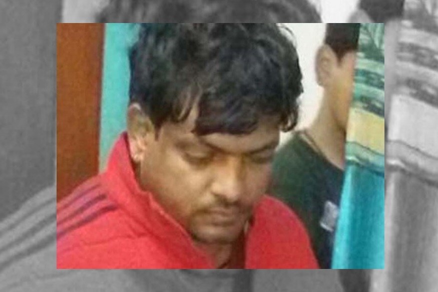 डिसेंबर 2015ची ही गोष्ट. प्रदेशातल्या नीमच जिल्ह्यातल्या जिल्हाधिकारी कार्यालयात कारकून असणाऱ्या नरेंद्र गंगवाल यांच्या घरावर उज्जैन लोकायुक्त पोलिसांनी अचानक छापे घातले होते. डिसेंबर 2015ची ही गोष्ट. प्रदेशातल्या नीमच जिल्ह्यातल्या जिल्हाधिकारी कार्यालयात कारकून असणाऱ्या नरेंद्र गंगवाल यांच्या घरावर उज्जैन लोकायुक्त पोलिसांनी अचानक छापे घातले होते.