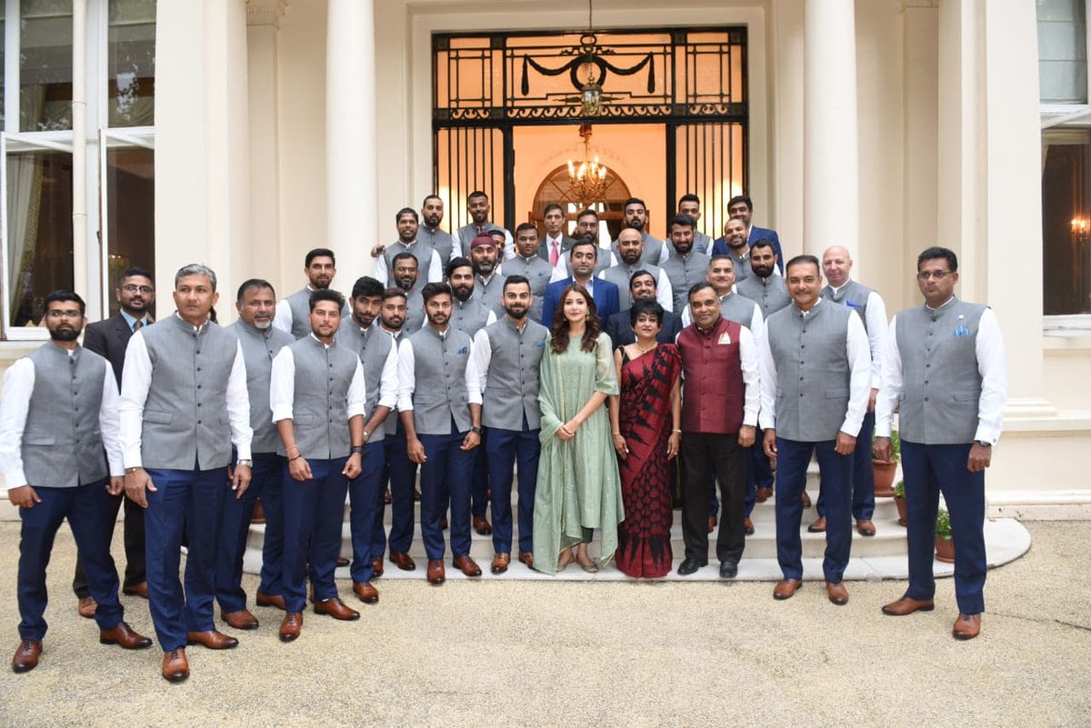 इंग्लंड दौऱ्यावेळी जेव्हा भारतीय संघाने तेथील भारतीय दुतावासाला भेट दिली होती, तेव्हाही संघासोबत अनुष्का शर्मा उपस्थित होती. बीसीसीआयने त्यांच्या अधिकृत ट्विटर हँडलवरुन संघासोबतचा फोटो शेअर केला. यावेळी अनुष्का विराटच्या बाजूला पहिल्या रांगेत मधोमध उभी होती. तर भारताचा उपकर्णधार अजिंक्य रहाणे सर्वात मागे चौथ्या रांगेत उभा होता. हा फोटो तेव्हा चांगलाच ट्रोल झाला होता. तेव्हा अनुष्काला भारताची उप-कर्णधार ही उपोरोधीत उपाधीही देण्यात आली होती. इंग्लंड दौऱ्यावेळी जेव्हा भारतीय संघाने तेथील भारतीय दुतावासाला भेट दिली होती, तेव्हाही संघासोबत अनुष्का शर्मा उपस्थित होती. बीसीसीआयने त्यांच्या अधिकृत ट्विटर हँडलवरुन संघासोबतचा फोटो शेअर केला. यावेळी अनुष्का विराटच्या बाजूला पहिल्या रांगेत मधोमध उभी होती. तर भारताचा उपकर्णधार अजिंक्य रहाणे सर्वात मागे चौथ्या रांगेत उभा होता. हा फोटो तेव्हा चांगलाच ट्रोल झाला होता. तेव्हा अनुष्काला भारताची उप-कर्णधार ही उपोरोधीत उपाधीही देण्यात आली होती.