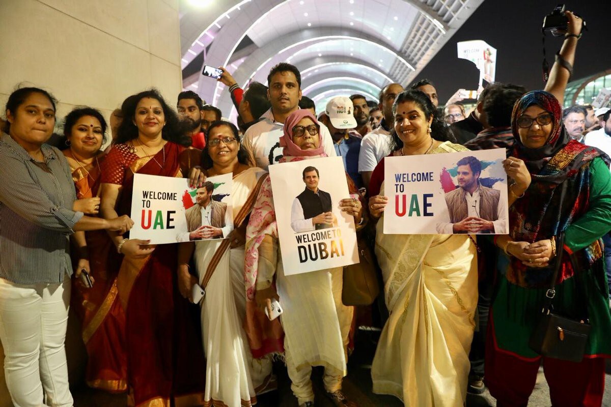 राहुल गांधी यांचा यूपीईचे मंत्री आणि अधिकारी, भारतीय परदेशी कामगार, इंडियन बिझनेस प्रोफेशनल काउंसिलचे सदस्य (आयबीपीसी) आणि विद्यापीठातील विद्यार्थ्यांसोबत मुलाखतीचा कार्यक्रम आहे. राहुल गांधी यांचा यूपीईचे मंत्री आणि अधिकारी, भारतीय परदेशी कामगार, इंडियन बिझनेस प्रोफेशनल काउंसिलचे सदस्य (आयबीपीसी) आणि विद्यापीठातील विद्यार्थ्यांसोबत मुलाखतीचा कार्यक्रम आहे.