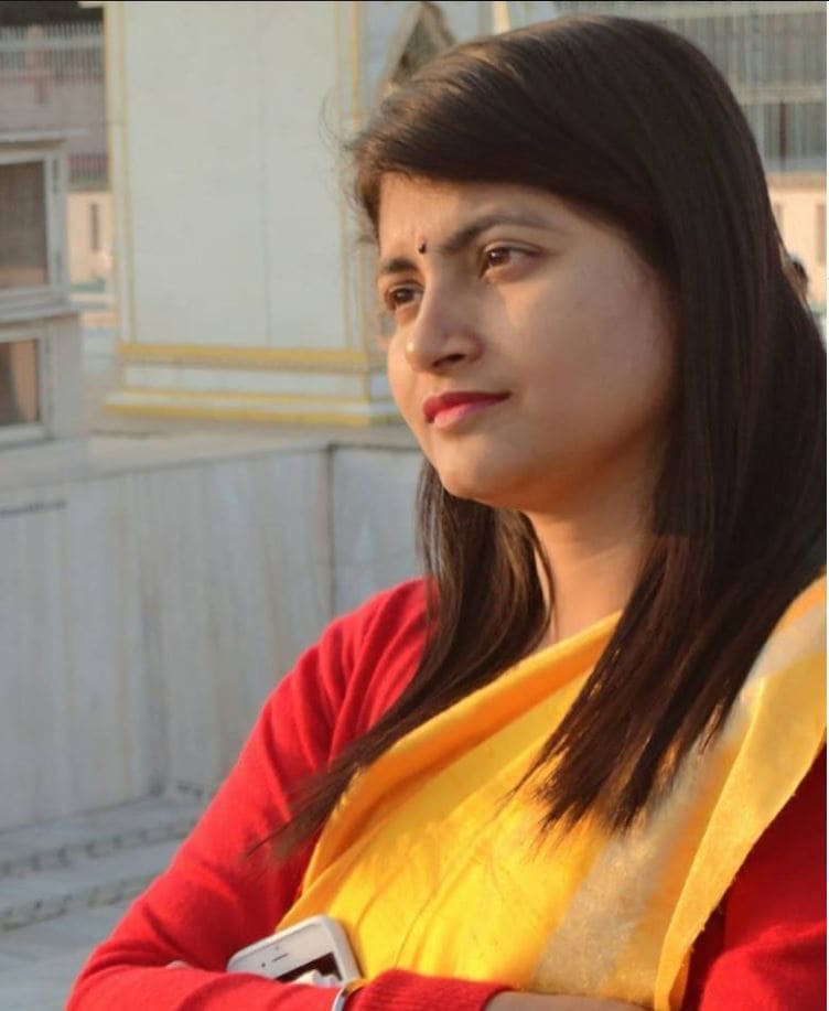 सीबीआय छाप्यानंतर आता आएएस अधिकारी बी. चंद्रकला यांनी पुन्हा एकदा सोशल मीडियावर एक पोस्ट लिहिली आहे. सीबीआय छाप्यानंतर आता आएएस अधिकारी बी. चंद्रकला यांनी पुन्हा एकदा सोशल मीडियावर एक पोस्ट लिहिली आहे.