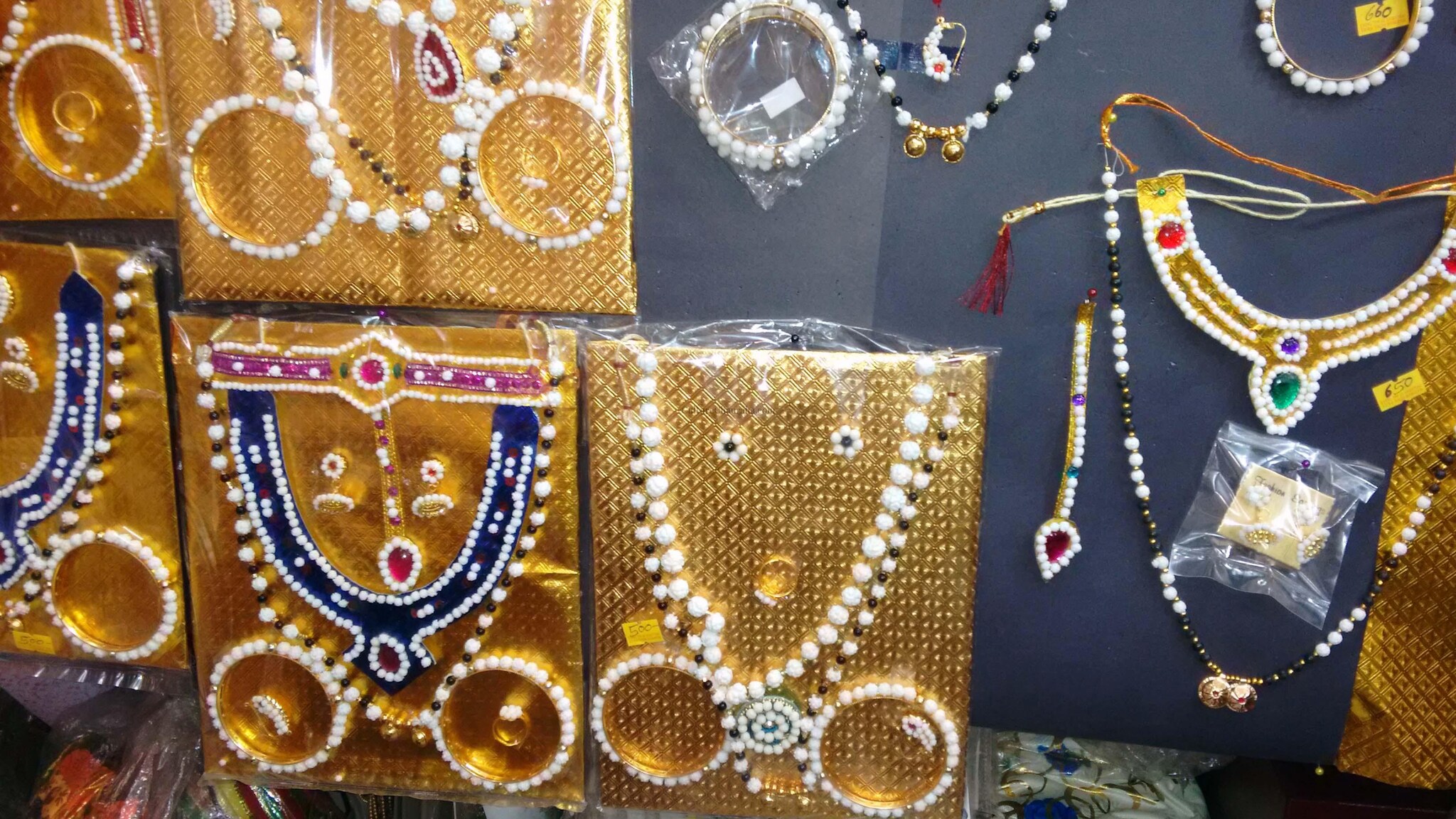 Makar Sankranti 2019: या वर्षी सणाला कपड्यांचा आणि दागिन्यांचा हा ...