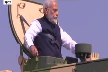 VIDEO : पंतप्रधान नरेंद्र मोदी यांनी चालवला चक्क रणगाडा VIDEO : पंतप्रधान नरेंद्र मोदी यांनी चालवला चक्क रणगाडा