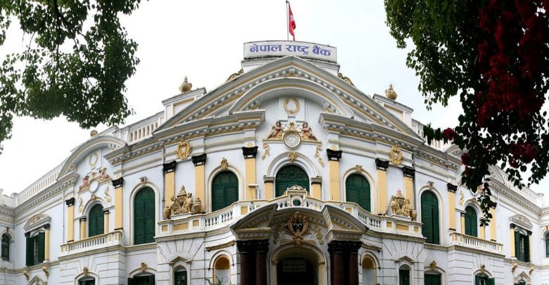 फॉरेन एक्सचेंज मॅनेजमेंट अॅक्टनुसार 100 रुपयांपेक्षा जास्त मूल्य असलेल्या नोटा नेपाळमध्येही स्वीकारल्या जाव्या आणि व्यवहारातील अडथळे दूर होण्यासाठी नेपाल राष्ट्र बँकेनं भारताच्या केंद्रीय बँकेला नोटांबाबत नोटिफिकेशन जारी करायला सांगितलं आहे. फॉरेन एक्सचेंज मॅनेजमेंट अॅक्टनुसार 100 रुपयांपेक्षा जास्त मूल्य असलेल्या नोटा नेपाळमध्येही स्वीकारल्या जाव्या आणि व्यवहारातील अडथळे दूर होण्यासाठी नेपाल राष्ट्र बँकेनं भारताच्या केंद्रीय बँकेला नोटांबाबत नोटिफिकेशन जारी करायला सांगितलं आहे.