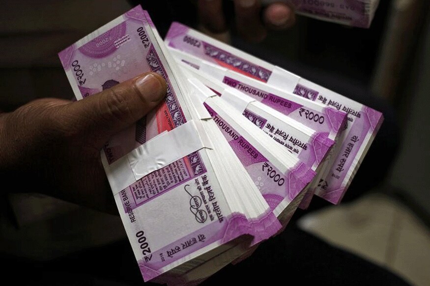 सध्या IL&FS कंपनी सध्या मोठ्या वित्तीय संकटात अडकली आहे. कंपनीवर सध्या ९१ हजार कोटी रुपयांचं कर्ज आहे. यातील ६१ टक्के बँकेचं कर्ज आणि ३३ टक्के डिबेंचर आणि कमर्शियल पेपरांमधून घेतलेली कर्ज आहेत. सध्या IL&FS कंपनी सध्या मोठ्या वित्तीय संकटात अडकली आहे. कंपनीवर सध्या ९१ हजार कोटी रुपयांचं कर्ज आहे. यातील ६१ टक्के बँकेचं कर्ज आणि ३३ टक्के डिबेंचर आणि कमर्शियल पेपरांमधून घेतलेली कर्ज आहेत.