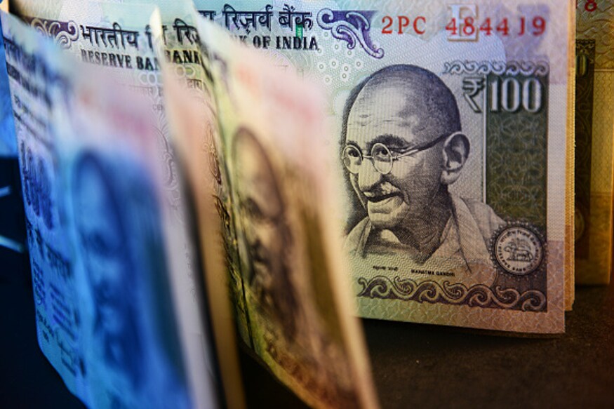 तज्ज्ञांनी दिलेल्या माहितीनुसार, IL&FS आणि याच्या इतर ग्रुप कंपन्यांमध्ये प्रॉविडंट आणि पेंशन फंडचे जवळपास १५ ते २० हजार कोटी रुपये लागले आहेत. जर हे पैसे बुडाले तर पेंशन फंडच्या रिटर्नमध्ये घट होऊ शकते. तज्ज्ञांनी दिलेल्या माहितीनुसार, IL&FS आणि याच्या इतर ग्रुप कंपन्यांमध्ये प्रॉविडंट आणि पेंशन फंडचे जवळपास १५ ते २० हजार कोटी रुपये लागले आहेत. जर हे पैसे बुडाले तर पेंशन फंडच्या रिटर्नमध्ये घट होऊ शकते.