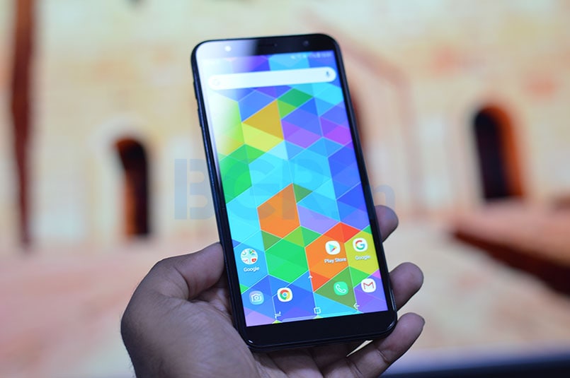 लीक झालेल्या माहितीनुसार, Galaxy M10 फोनचा डिसप्ले 6.2 इंचचा असेल. फोनमध्ये 2GB किंवा 3GB रॅमसोबत लाँच केलं जाईल. याशिवाय फोनमध्ये ड्युअल रिअर कॅमेरा असणार आहे. एक कॅमेरा 13 मेगापिक्सल आणि दुसरा कॅमेरा 5 मेगापिक्सलचा असेल. त्याचबरोबर यामध्ये फिंगरप्रिंट लॉक सिस्टिम असेल. या फोनची किंमत 10 ते 13 हजार इतकी असणार आहे. लीक झालेल्या माहितीनुसार, Galaxy M10 फोनचा डिसप्ले 6.2 इंचचा असेल. फोनमध्ये 2GB किंवा 3GB रॅमसोबत लाँच केलं जाईल. याशिवाय फोनमध्ये ड्युअल रिअर कॅमेरा असणार आहे. एक कॅमेरा 13 मेगापिक्सल आणि दुसरा कॅमेरा 5 मेगापिक्सलचा असेल. त्याचबरोबर यामध्ये फिंगरप्रिंट लॉक सिस्टिम असेल. या फोनची किंमत 10 ते 13 हजार इतकी असणार आहे.
