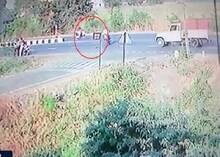 भरधाव टेम्पोने बाइकस्वाराला उडवलं; पाहा मृत्यूचा थरारक VIDEO