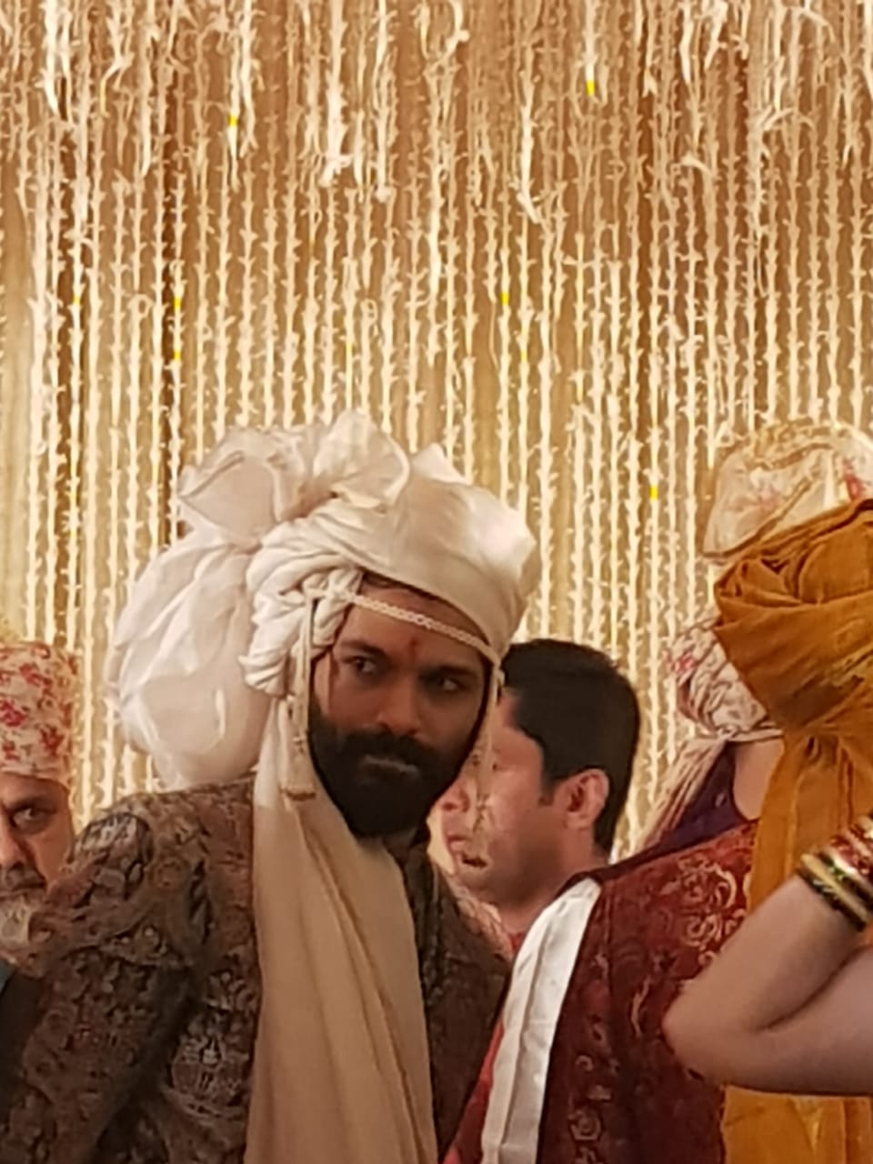 मनसे प्रमुख राज ठाकरे यांचे पुत्र अमित ठाकरे यांचा लग्न सोहळा संपन्न झाला आहे. यासाठी विविध क्षेत्रातील दिग्गजांनी हजेरी लावल्याचं पाहायला मिळालं. मनसे प्रमुख राज ठाकरे यांचे पुत्र अमित ठाकरे यांचा लग्न सोहळा संपन्न झाला आहे. यासाठी विविध क्षेत्रातील दिग्गजांनी हजेरी लावल्याचं पाहायला मिळालं.