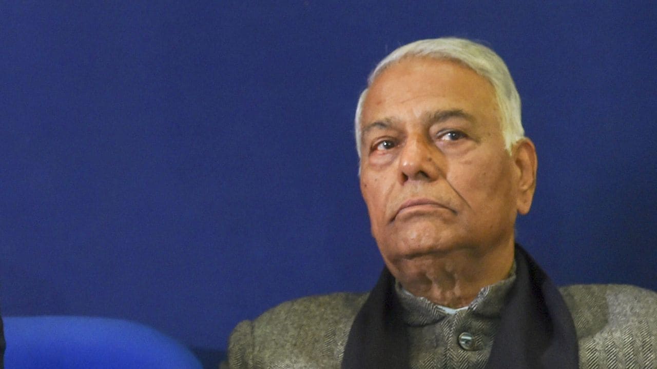 1999च्या आधी फेब्रुवारीच्या शेवटच्या तारखेला अर्थसंकल्प संध्याकाळी 5 वाजता सादर व्हायचा. यशवंत सिन्हा यांनी त्याची वेळ सकाळी 11वाजता केली. 2016मध्ये तारीखही बदलली. अरुण जेटलींंनी 1 फेब्रुवारीला बजेट सादर केलं. ( फोटो सौजन्य - पीटीआय) 1999च्या आधी फेब्रुवारीच्या शेवटच्या तारखेला अर्थसंकल्प संध्याकाळी 5 वाजता सादर व्हायचा. यशवंत सिन्हा यांनी त्याची वेळ सकाळी 11वाजता केली. 2016मध्ये तारीखही बदलली. अरुण जेटलींंनी 1 फेब्रुवारीला बजेट सादर केलं. ( फोटो सौजन्य - पीटीआय)