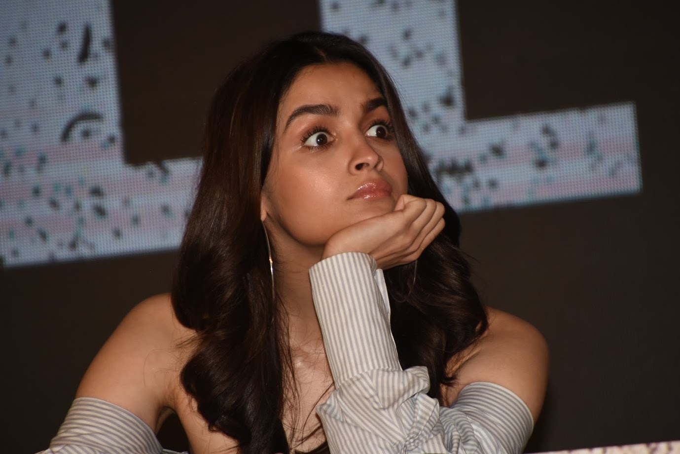बॉलिवूड अभिनेत्री आलिया भट्टसाठी २०१९ वर्ष फार खास असणार आहे. एकीकडे सध्या ती ‘गली बॉय’ या तिच्या आगामी सिनेमाच्या प्रमोशनमध्ये व्यग्र आहे. बॉलिवूड अभिनेत्री आलिया भट्टसाठी २०१९ वर्ष फार खास असणार आहे. एकीकडे सध्या ती ‘गली बॉय’ या तिच्या आगामी सिनेमाच्या प्रमोशनमध्ये व्यग्र आहे.