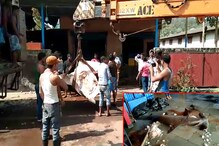 VIDEO : मच्छिमारांच्या जाळ्यात लागले भल्ले मोठे मासे, क्रेन वापरावी लागली उचलायला! VIDEO : मच्छिमारांच्या जाळ्यात लागले भल्ले मोठे मासे, क्रेन वापरावी लागली उचलायला!