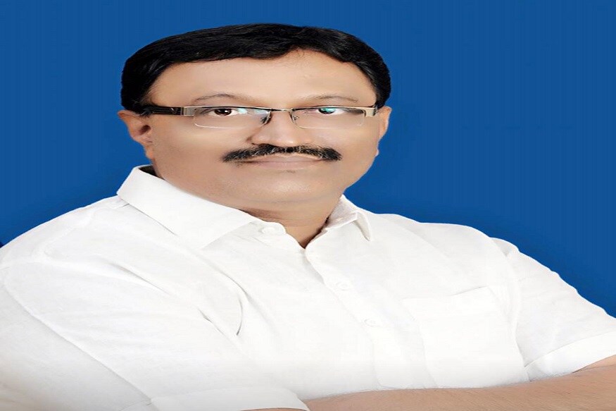धनंजय कुलकर्णी या डोंबिवलीतील भाजपचा उपाध्यक्ष असून त्याचे स्थानिक भाजप आमदाराशी अत्यंत जवळचे संबंध असल्याचं बोललं जात आहे. धनंजय कुलकर्णी या डोंबिवलीतील भाजपचा उपाध्यक्ष असून त्याचे स्थानिक भाजप आमदाराशी अत्यंत जवळचे संबंध असल्याचं बोललं जात आहे.