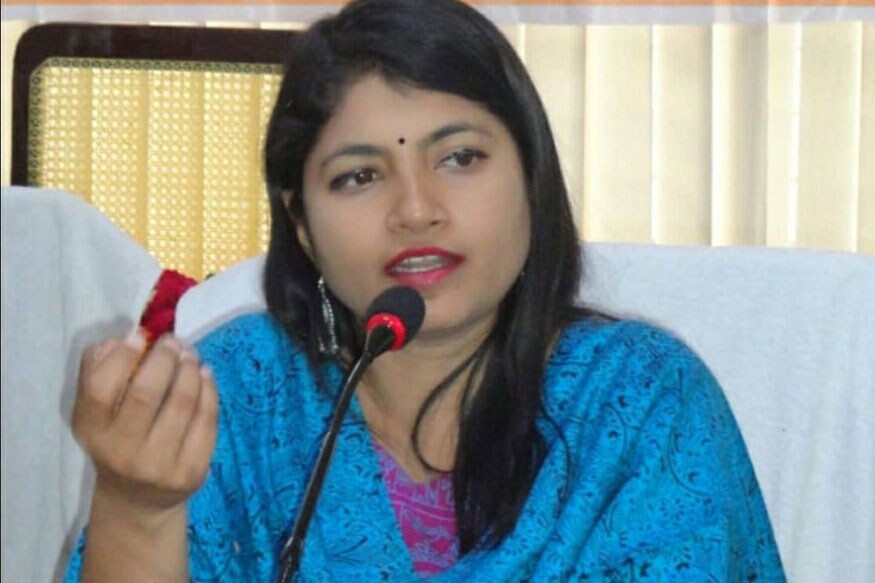 ज्या कागदपत्रांची मागणी करण्यात आली होती, ती कागदपत्र दिली आहेत, असं चंद्रकला यांच्या वकिलांनी सांगितलं आहे. चंद्रकला आता पुन्हा एकदा समन्स बजावण्यात येणार आहे. ज्या कागदपत्रांची मागणी करण्यात आली होती, ती कागदपत्र दिली आहेत, असं चंद्रकला यांच्या वकिलांनी सांगितलं आहे. चंद्रकला आता पुन्हा एकदा समन्स बजावण्यात येणार आहे.