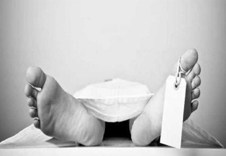 लॉकडाऊनमध्ये तब्बल 12 तास रस्त्यावर पडून होता मृतदेह, खिशात सापडल्या कोविडच्या टेस्ट स्लिप