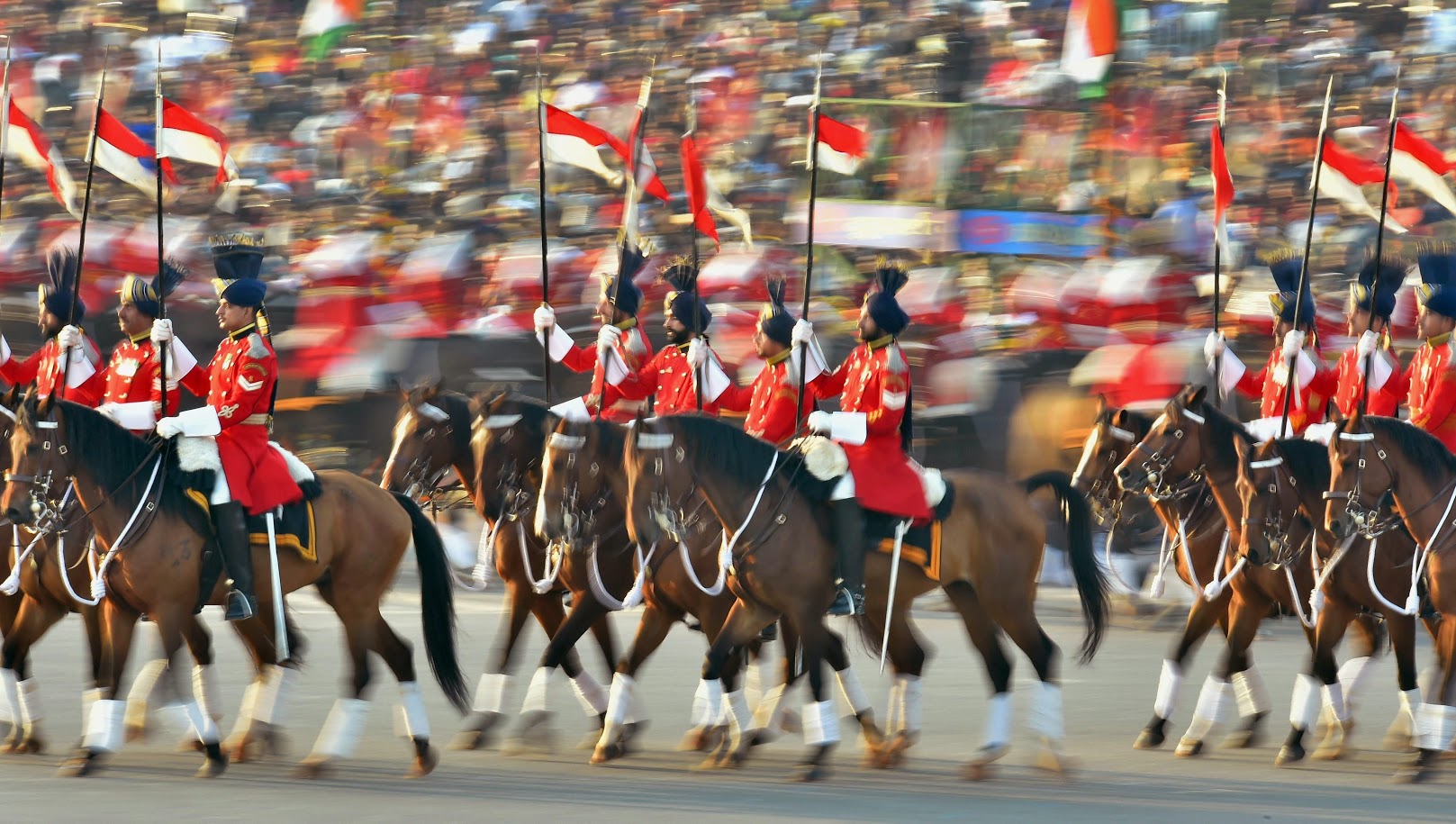 या कार्यक्रमांमध्ये लष्कराचं घोडदळ आणि राष्ट्रपतींचे अंगरक्षक यांचं संचलन शिस्त आणि सौंदर्याचा संगम असतो. या कार्यक्रमांमध्ये लष्कराचं घोडदळ आणि राष्ट्रपतींचे अंगरक्षक यांचं संचलन शिस्त आणि सौंदर्याचा संगम असतो.