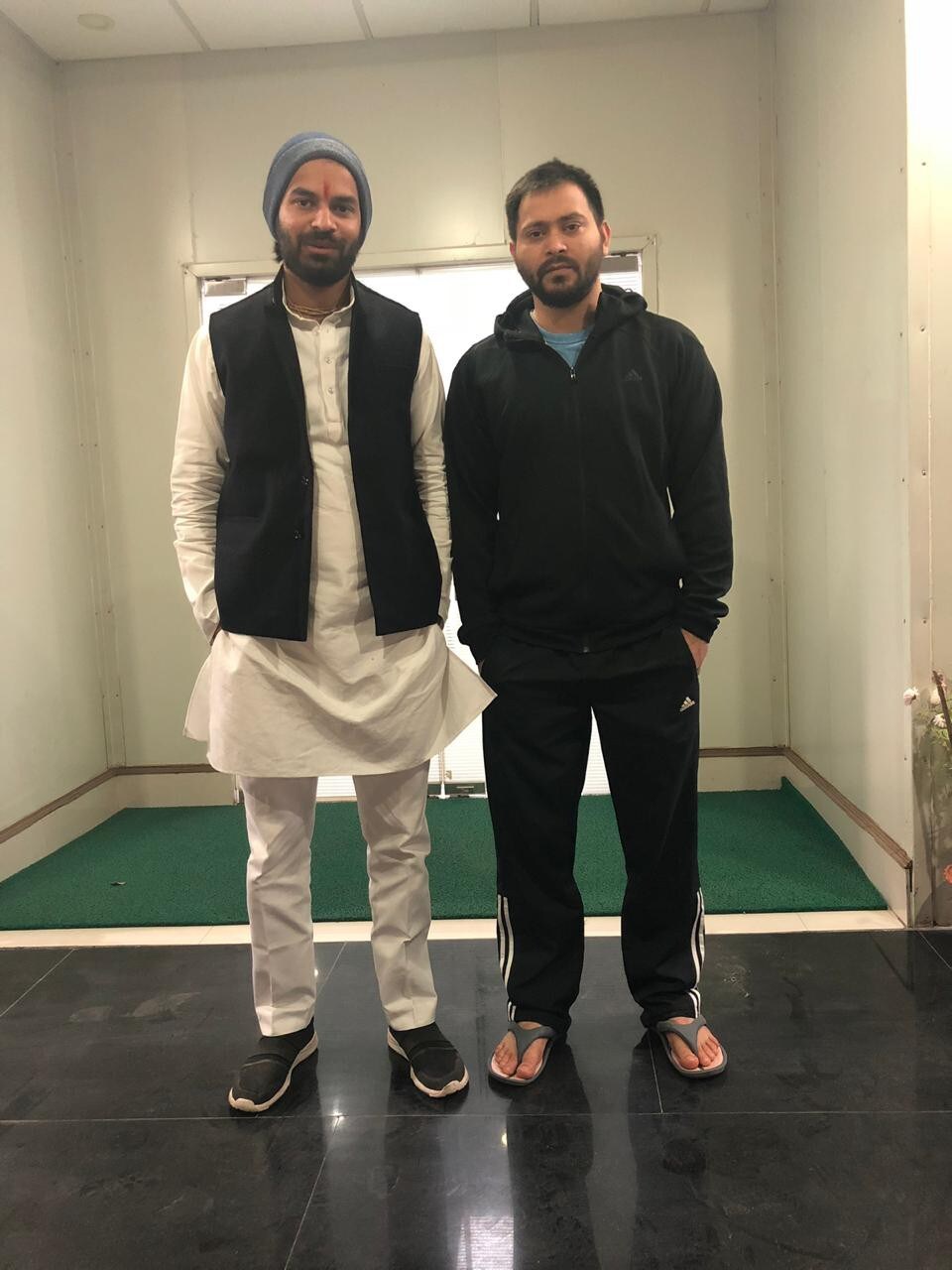 खूप दिवस एकमेकांशी बोललो नव्हतो म्हणून आज भेटायला आलो आणि तेजस्वीला आशिर्वादही दिला असं तेज प्रताप याद म्हणाले आहेत. खूप दिवस एकमेकांशी बोललो नव्हतो म्हणून आज भेटायला आलो आणि तेजस्वीला आशिर्वादही दिला असं तेज प्रताप याद म्हणाले आहेत.