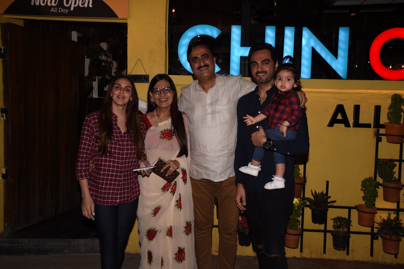 इशा देओल आणि भरत तख्तानी दुसऱ्यांदा आई- बाबा होणार आहेत. इशाने आपल्या दुसऱ्या गरोदरपणाची बातमी वेगळ्या पद्धतीने चाहत्यांना दिली आहे. इशा देओल आणि भरत तख्तानी दुसऱ्यांदा आई- बाबा होणार आहेत. इशाने आपल्या दुसऱ्या गरोदरपणाची बातमी वेगळ्या पद्धतीने चाहत्यांना दिली आहे.