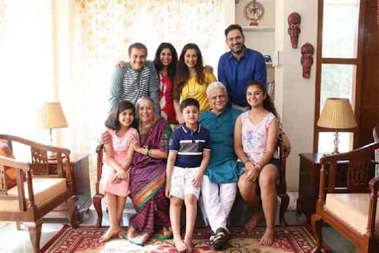 मुलीला पहिल्यांदा मासिक पाळी येते आणि वडील घरात एकटेच असतात तेव्हा...