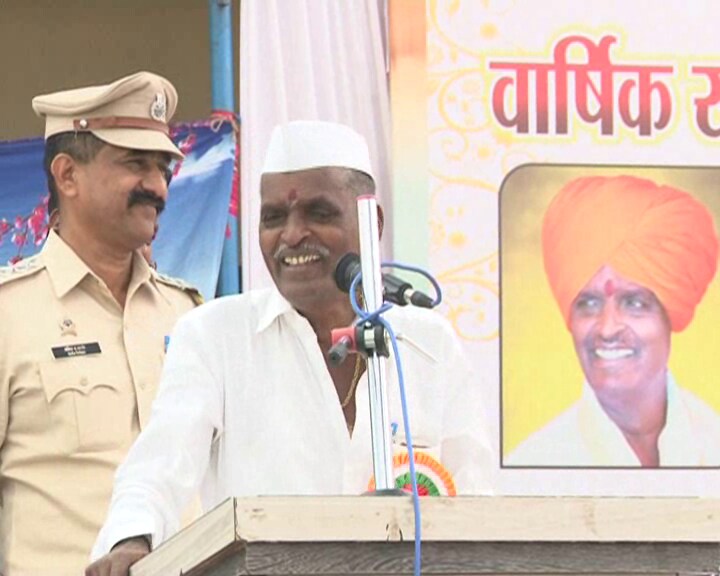 या कार्यक्रम प्रसंगी इंदोरीकर चालवत असलेल्या विना अनुदानित शाळेस जानकर यांनी आमदार निधीतून 10 लाख देण्याची घोषणा केली. या कार्यक्रम प्रसंगी इंदोरीकर चालवत असलेल्या विना अनुदानित शाळेस जानकर यांनी आमदार निधीतून 10 लाख देण्याची घोषणा केली.