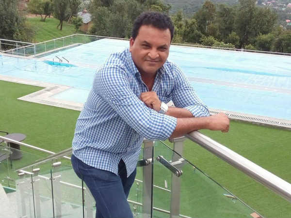 माजी भारतीय क्रिकेटर जॅकब मार्टिन यांची तब्येत नाजूक असून त्यांच्यावर वडोदरा येथील रुग्णालयात उपचार सुरू आहेत. मार्टिन यांच्या उपचारांसाठी दररोज ७० हजार रुपयांचा खर्च येतो. आता त्यांच्या कुटुंबियांना उपचारांसाठी पैशांची अत्यंत आवश्यकता आहे. माजी भारतीय क्रिकेटर जॅकब मार्टिन यांची तब्येत नाजूक असून त्यांच्यावर वडोदरा येथील रुग्णालयात उपचार सुरू आहेत. मार्टिन यांच्या उपचारांसाठी दररोज ७० हजार रुपयांचा खर्च येतो. आता त्यांच्या कुटुंबियांना उपचारांसाठी पैशांची अत्यंत आवश्यकता आहे.