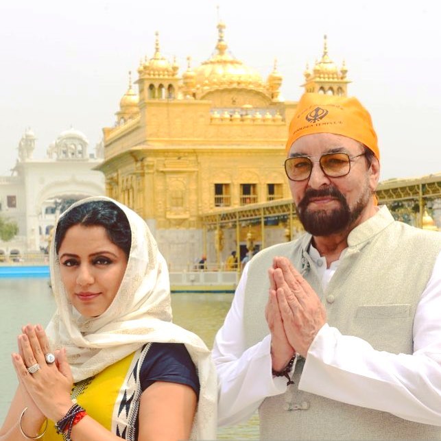 त्यांची चौथी बायको परवीन दुसांज ही त्यांच्यापेक्षा २९ वर्षांनी लहान आहे. परवीन आणि कबीर फार जवळचे मित्र होते. दोघांनी एकमेकांना सुमारे १० वर्ष डेट केलं. त्यानंतर कबीर यांच्या ७० व्या वाढदिवसाला त्यांनी परवीनशी लग्न केले. त्यांची चौथी बायको परवीन दुसांज ही त्यांच्यापेक्षा २९ वर्षांनी लहान आहे. परवीन आणि कबीर फार जवळचे मित्र होते. दोघांनी एकमेकांना सुमारे १० वर्ष डेट केलं. त्यानंतर कबीर यांच्या ७० व्या वाढदिवसाला त्यांनी परवीनशी लग्न केले.