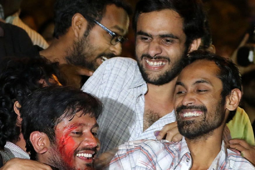 दिल्लीतल्या प्रसिद्ध जवाहरलाल नेहरू विद्यापीठात (JNU) 9 फेब्रुवारी 2016 मध्ये देशविरोधी घोषणा दिल्या प्रकरणी दिल्ली पोलिसांच्या विशेष शाखेने 1200 पानांचं आरोपपत्र सोमवारी न्यायालयात दाखल केलं. कन्हैया कुमार, उमर खालिद आणि अनिर्बान भट्टाचार्य सहीत 10 जणांचा त्यात समावेश आहे. दिल्लीतल्या प्रसिद्ध जवाहरलाल नेहरू विद्यापीठात (JNU) 9 फेब्रुवारी 2016 मध्ये देशविरोधी घोषणा दिल्या प्रकरणी दिल्ली पोलिसांच्या विशेष शाखेने 1200 पानांचं आरोपपत्र सोमवारी न्यायालयात दाखल केलं. कन्हैया कुमार, उमर खालिद आणि अनिर्बान भट्टाचार्य सहीत 10 जणांचा त्यात समावेश आहे.