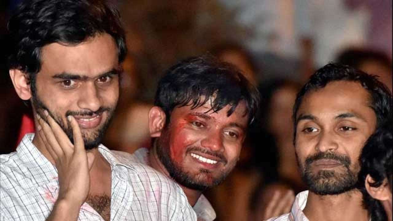 या प्रकरणातल्या 10 आरोपींपैकी सात जण काश्मिरी तरुण आहेत. या प्रकरणी ABVPचे कार्यकर्ते आणि सुरक्षा रक्षकांना साक्षीदार म्हणून सादर करण्यात आलं आहे. उमर खालीदच्या विरुद्ध फसवणुकीचा गुन्हाही दाखल करण्यात आला आहे. या प्रकरणातल्या 10 आरोपींपैकी सात जण काश्मिरी तरुण आहेत. या प्रकरणी ABVPचे कार्यकर्ते आणि सुरक्षा रक्षकांना साक्षीदार म्हणून सादर करण्यात आलं आहे. उमर खालीदच्या विरुद्ध फसवणुकीचा गुन्हाही दाखल करण्यात आला आहे.