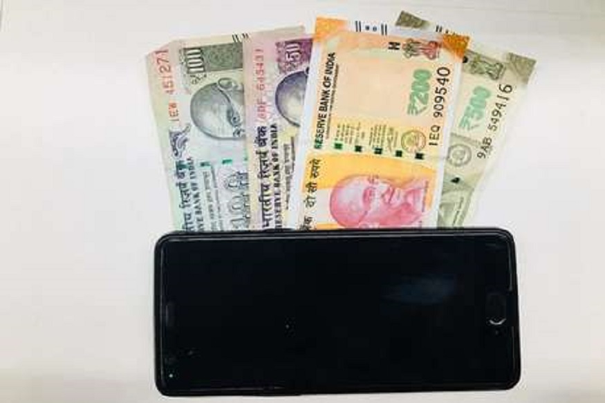 फोन खरेदी करताय तर जरा थांबा! कमी किंमतीत विकत घेऊ शकता नवा मोबाइल