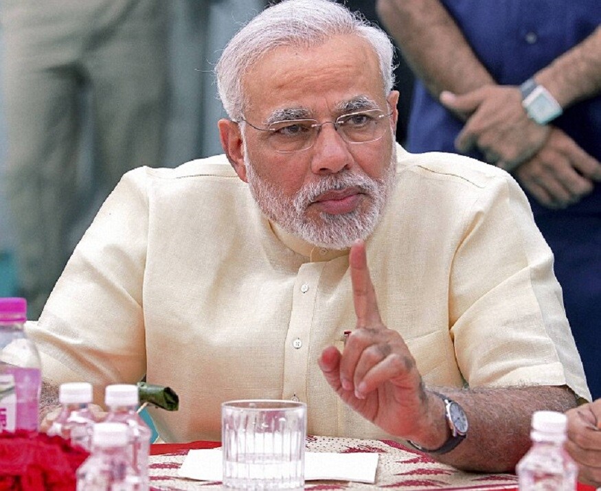 सरकारकडून येऊ घातलेल्या नव्या योजनेंतर्गत आर्थिक मदत थेट शेतकऱ्यांच्या खात्यावर पाठवली जाणार आहे. यासाठी शेतकऱ्यांना काही माहिती द्यावी लागेल. यात धान्य विक्री करण्याची वेळ, खरेदी करणाऱ्याची माहिती, त्याचे आधार कार्ड, पिकाचे प्रमाण, जमिनीचे विवरण याची माहिती द्यावी लागणार आहे. केंद्र सरकारची ही योजना तेलंगणा सरकारच्या योजनेहून वेगळी असणार आहे. तेलंगणात शेतकऱ्यांना पीक हंगामाच्या अगोदरच 4 हजार रुपये प्रति एकर मिळतात. सरकारकडून येऊ घातलेल्या नव्या योजनेंतर्गत आर्थिक मदत थेट शेतकऱ्यांच्या खात्यावर पाठवली जाणार आहे. यासाठी शेतकऱ्यांना काही माहिती द्यावी लागेल. यात धान्य विक्री करण्याची वेळ, खरेदी करणाऱ्याची माहिती, त्याचे आधार कार्ड, पिकाचे प्रमाण, जमिनीचे विवरण याची माहिती द्यावी लागणार आहे. केंद्र सरकारची ही योजना तेलंगणा सरकारच्या योजनेहून वेगळी असणार आहे. तेलंगणात शेतकऱ्यांना पीक हंगामाच्या अगोदरच 4 हजार रुपये प्रति एकर मिळतात.