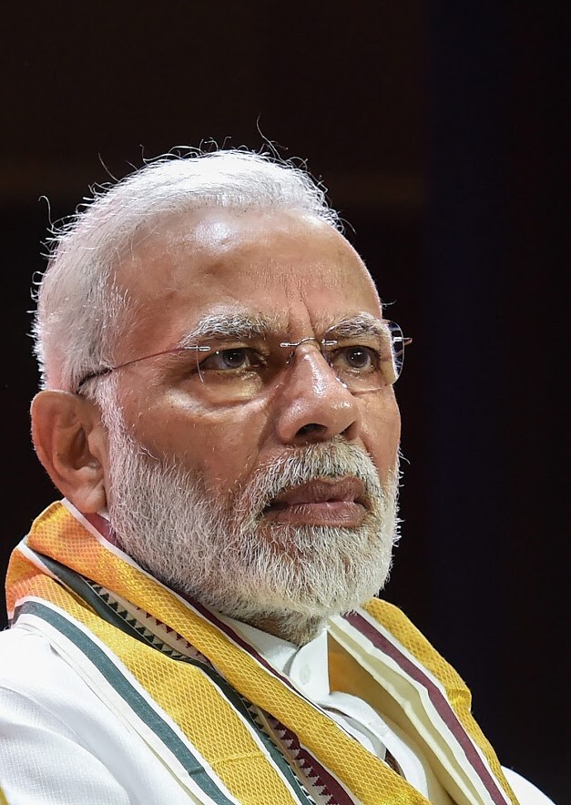 सर्जिकल स्ट्राईकही असाच निर्णय होता. सरकार पाकिस्तानविरुद्ध असा काही निर्णय घेईल असा अंदाजच कुणी बांधला नव्हता. लष्करी अधिकाऱ्यांनी जेव्हा पत्रकार परिषदेत याची घोषणा केली तेव्हा सगळा देश आश्चर्यचकीत झाला होता. सर्जिकल स्ट्राईकही असाच निर्णय होता. सरकार पाकिस्तानविरुद्ध असा काही निर्णय घेईल असा अंदाजच कुणी बांधला नव्हता. लष्करी अधिकाऱ्यांनी जेव्हा पत्रकार परिषदेत याची घोषणा केली तेव्हा सगळा देश आश्चर्यचकीत झाला होता.