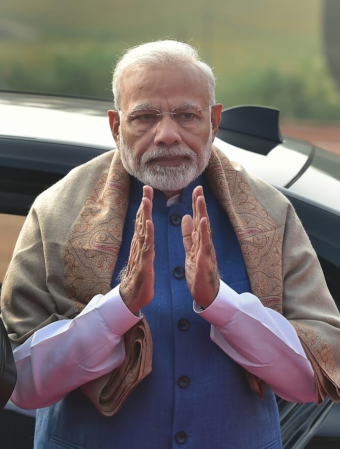 सवर्णांना आरक्षण देण्याची मागणी याआधीही अनेकदा झाली होती. काही खासदारांनी संघटनांनीही ही मागणी केली होती. नरसिंहराव पंतप्रधान असतानाही त्यांनी हा निर्णय घेण्याचं ठरवलं होतं. पण तो निर्णय त्यांना प्रत्यक्षात आणता आला नाही. त्यामुळे हा निर्णय प्रत्यक्ष आणण्यासाठी मोदींनी खास योजना आखली होती. सवर्णांना आरक्षण देण्याची मागणी याआधीही अनेकदा झाली होती. काही खासदारांनी संघटनांनीही ही मागणी केली होती. नरसिंहराव पंतप्रधान असतानाही त्यांनी हा निर्णय घेण्याचं ठरवलं होतं. पण तो निर्णय त्यांना प्रत्यक्षात आणता आला नाही. त्यामुळे हा निर्णय प्रत्यक्ष आणण्यासाठी मोदींनी खास योजना आखली होती.