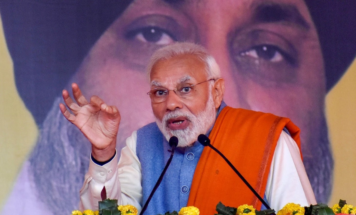 कुठल्याही गोष्टींची कमतरता त्यात राहू नये अशी काळजी घेण्याचे आदेश मोदींनी अधिकाऱ्यांना दिले होते. कारण काही कमतरता राहिली असती तर ती सरकारसाठी नामुष्कीची गोष्ट ठरली असती. त्यामुळे सगळे अधिकारी दक्ष होते. कुठल्याही गोष्टींची कमतरता त्यात राहू नये अशी काळजी घेण्याचे आदेश मोदींनी अधिकाऱ्यांना दिले होते. कारण काही कमतरता राहिली असती तर ती सरकारसाठी नामुष्कीची गोष्ट ठरली असती. त्यामुळे सगळे अधिकारी दक्ष होते.