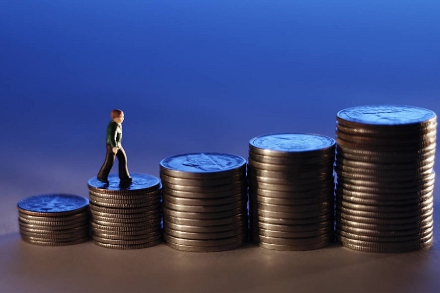 कंपनीने Paytm Money नावाने ही सेवा सुरू केली आहे. यामध्ये गुंतवणूकदाराला म्युचल फंड खरेदी करता येणार असून यासाठी KYC करणं बंधनकारक आहे. कंपनीने 2023 पर्यंत म्युचल फंडमधील गुंतवणूक 2 कोटींवरून 5 कोटींपर्यंत केली आहे. पेटीएम मनीच्या साहाय्याने म्युचल फंडची खरेदी आणि विक्री करता येणार आहे. कंपनीने Paytm Money नावाने ही सेवा सुरू केली आहे. यामध्ये गुंतवणूकदाराला म्युचल फंड खरेदी करता येणार असून यासाठी KYC करणं बंधनकारक आहे. कंपनीने 2023 पर्यंत म्युचल फंडमधील गुंतवणूक 2 कोटींवरून 5 कोटींपर्यंत केली आहे. पेटीएम मनीच्या साहाय्याने म्युचल फंडची खरेदी आणि विक्री करता येणार आहे.