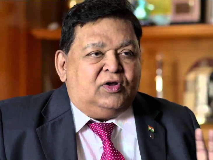 या व्यक्तीने आयुष्यात एकदाही सुट्टी घेतलेली नाही. रिटायर होताना त्याबदल्यात या व्यक्तीला मिळाले तब्बल 21 कोटी रुपये. या व्यक्तीने आयुष्यात एकदाही सुट्टी घेतलेली नाही. रिटायर होताना त्याबदल्यात या व्यक्तीला मिळाले तब्बल 21 कोटी रुपये.
