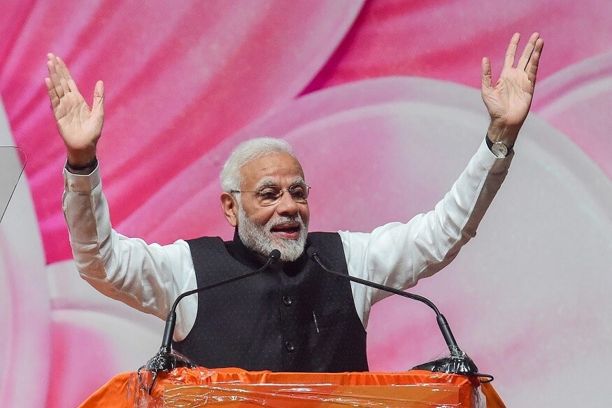 पंतप्रधान म्हणाले की, 'आता जी विकासकामं होत आहेत ती मोदींनी केली नाही तर सरकारमध्ये होणारा भ्रष्टाचार मोदींनी थांबवला. पूर्वी विकासकामांचा पैसा दलाल खात असत. आ़ज ही सगळी दलाली बंद झाली आहे.' असं नरेंद्र मोदी म्हणाले आहेत. पंतप्रधान म्हणाले की, 'आता जी विकासकामं होत आहेत ती मोदींनी केली नाही तर सरकारमध्ये होणारा भ्रष्टाचार मोदींनी थांबवला. पूर्वी विकासकामांचा पैसा दलाल खात असत. आ़ज ही सगळी दलाली बंद झाली आहे.' असं नरेंद्र मोदी म्हणाले आहेत.