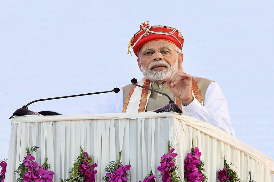 पगडी, तलवार आणि घोंगडीच्या प्रतीकांमधून भाजपने ब्राह्मण, मराठा आणि धनगर समाजांना खुश करण्याचा प्रयत्न केला असल्याची चर्चा आहे. पगडी, तलवार आणि घोंगडीच्या प्रतीकांमधून भाजपने ब्राह्मण, मराठा आणि धनगर समाजांना खुश करण्याचा प्रयत्न केला असल्याची चर्चा आहे.