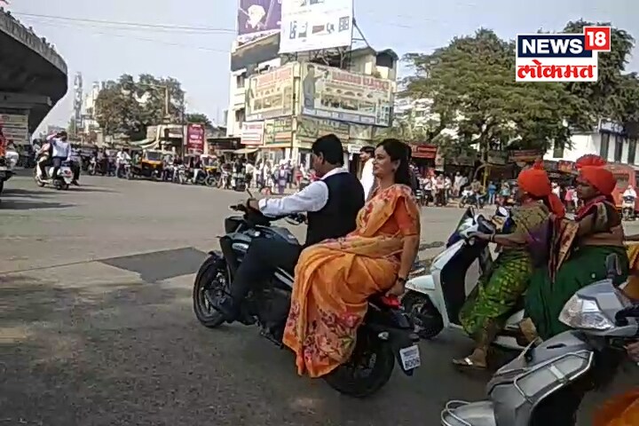 लोकसभा निवडणुकीचे वारे सर्वत्र वाहू लागले आहे. सर्वच उमेदवारांकडून मोर्चेबांधणी सुरू झाली आहे. अमरावतीचे अपक्ष आमदार रवी राणा यांच्या पत्नी नवनीत राणा पुन्हा एकदा यंदा लोकसभेला आपलं नशीब आजमावणार आहे. लोकसभा निवडणुकीचे वारे सर्वत्र वाहू लागले आहे. सर्वच उमेदवारांकडून मोर्चेबांधणी सुरू झाली आहे. अमरावतीचे अपक्ष आमदार रवी राणा यांच्या पत्नी नवनीत राणा पुन्हा एकदा यंदा लोकसभेला आपलं नशीब आजमावणार आहे.