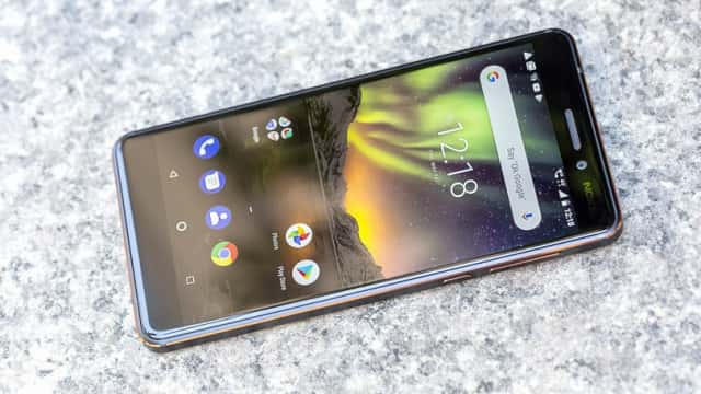 Nokia 6.1 : या स्मार्टफोनला तुम्हाला आत फक्त 11,999 रुपयात खरेदी करता येणार आहे. या फोनमध्ये 3GB रॅम आणि 32GB इंटरनल स्टोअरेज आहे. ज्यावेळी फोन लाँच झाला तेव्हा या फोनची किंमत 13,499 रुपये होती. त्याचबरोबर 4GB रॅम आणि 64GB इटरनल स्टोअरेज असलेल्या फोनची खरी किंमत 15,499 रुपये होती. आता 13,999 रुपयात हा फोन खरेदी करता येणार आहे. Nokia 6.1 : या स्मार्टफोनला तुम्हाला आत फक्त 11,999 रुपयात खरेदी करता येणार आहे. या फोनमध्ये 3GB रॅम आणि 32GB इंटरनल स्टोअरेज आहे. ज्यावेळी फोन लाँच झाला तेव्हा या फोनची किंमत 13,499 रुपये होती. त्याचबरोबर 4GB रॅम आणि 64GB इटरनल स्टोअरेज असलेल्या फोनची खरी किंमत 15,499 रुपये होती. आता 13,999 रुपयात हा फोन खरेदी करता येणार आहे.