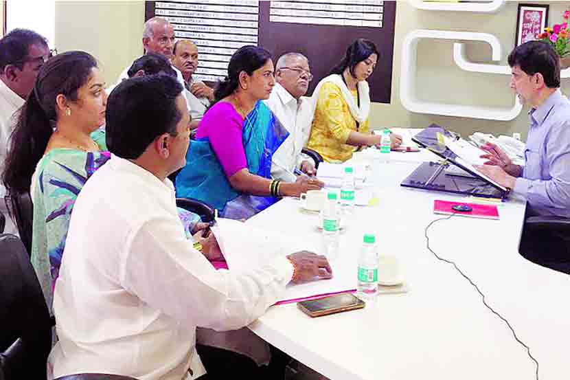 मिळकतीचा दाखला- ज्यांची मिळकत वर्षाला आठ लाख रुपयापर्यंत आहे, त्यांनी आपल्या मिळकतीचा दाखला तयार ठेवावा. मिळकतीचा दाखला- ज्यांची मिळकत वर्षाला आठ लाख रुपयापर्यंत आहे, त्यांनी आपल्या मिळकतीचा दाखला तयार ठेवावा.