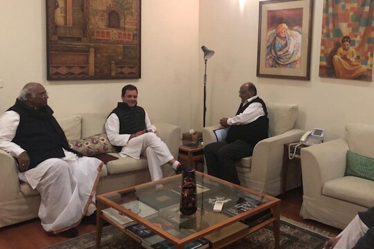 शरद पवार आणि राहुल गांधी यांची भेट, मोदींविरोधात उभी करणार आघाडी?