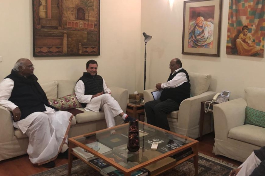 शरद पवार आणि राहुल गांधी यांची भेट, मोदींविरोधात उभी करणार आघाडी?