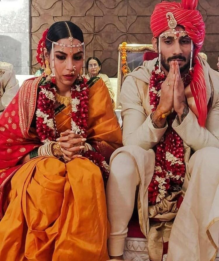प्रतीक म्हणाला की, ‘या क्षणाला मी फार आनंदी आहे. मला जसा पार्टनर हवा होता सान्या अगदी तशीच आहे. ती माझ्यासाठीच बनली आहे हे जाणून घ्यायला मला जास्त वेळ लागला नाही.’ प्रतीक म्हणाला की, ‘या क्षणाला मी फार आनंदी आहे. मला जसा पार्टनर हवा होता सान्या अगदी तशीच आहे. ती माझ्यासाठीच बनली आहे हे जाणून घ्यायला मला जास्त वेळ लागला नाही.’