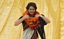 'इंदिरा का खून, प्रियंका गांधी कमिंग सून', आता प्रियांका गांधी सक्रिय राजकारणात 'इंदिरा का खून, प्रियंका गांधी कमिंग सून', आता प्रियांका गांधी सक्रिय राजकारणात