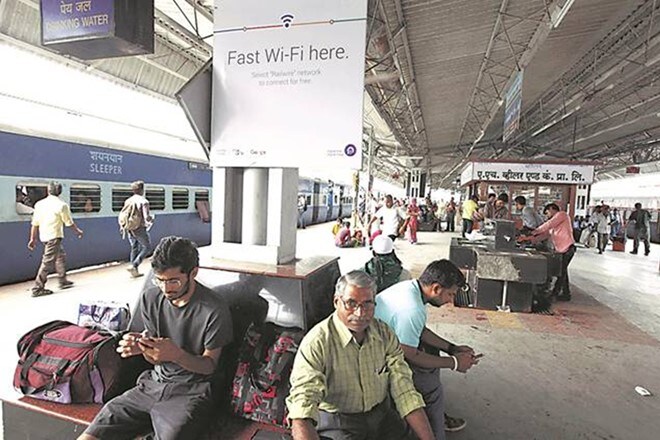 2018-19 च्या बजेटमध्ये रेल्वेला 65 ते 75 हजार कोटी मदतीची अपेक्षा होती. त्यावेळी वित्त मंत्रालयाने रेल्वेला 53 हजार कोटींची मदत केली होती. 2018-19 च्या बजेटमध्ये रेल्वेला 65 ते 75 हजार कोटी मदतीची अपेक्षा होती. त्यावेळी वित्त मंत्रालयाने रेल्वेला 53 हजार कोटींची मदत केली होती.