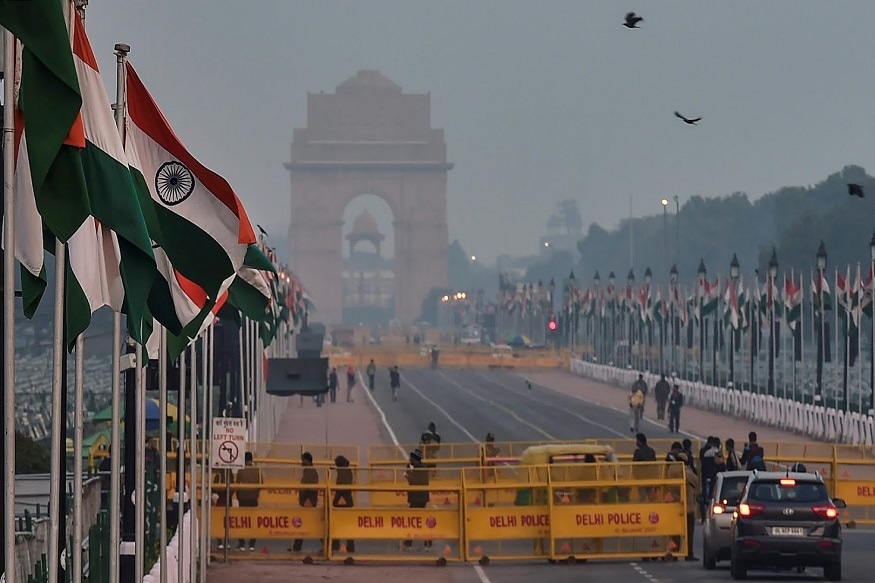 देशात सर्वत्र ७० वा प्रजासत्ताक दिन साजरा केला जात आहे. यानिमित्त दिल्लीत राजपथावर विविध कार्यक्रमांचे आयोजन करण्यात आलं आहे. देशात सर्वत्र ७० वा प्रजासत्ताक दिन साजरा केला जात आहे. यानिमित्त दिल्लीत राजपथावर विविध कार्यक्रमांचे आयोजन करण्यात आलं आहे.