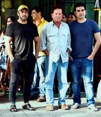 VIDEO : सलीम खान यांचा खुलासा, लीक पेपरच्या मदतीने पास झाला होता ‘दबंग खान’