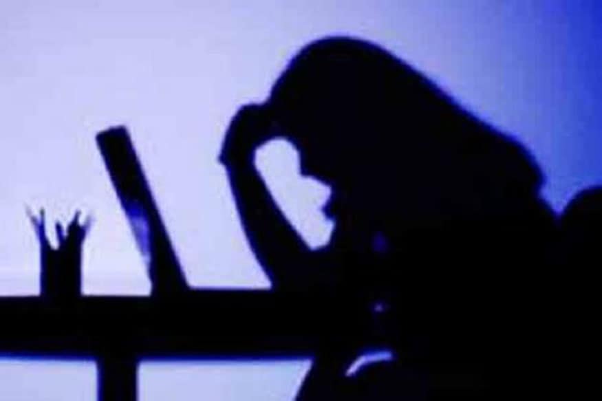 एका सर्वेनुसार पुरुषांच्या तुलनेत भारतीय महिला 5 टक्के जास्त बेरोजगार आहे. भारतात वेस्टर्न इंजीनियरिंग कंपनीसाठी काम करणाऱ्या महिलांना नोकरीच्या ठिकाणी पक्षपाताचा अनुभव येतो.हा सर्वे कॅलिफोर्निया विश्वविद्यालयात केला होता. एका सर्वेनुसार पुरुषांच्या तुलनेत भारतीय महिला 5 टक्के जास्त बेरोजगार आहे. भारतात वेस्टर्न इंजीनियरिंग कंपनीसाठी काम करणाऱ्या महिलांना नोकरीच्या ठिकाणी पक्षपाताचा अनुभव येतो.हा सर्वे कॅलिफोर्निया विश्वविद्यालयात केला होता.