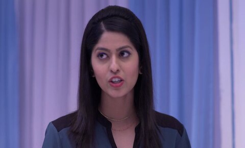 सरंजामेंची लग्नपत्रिका खासच आहे. ती दाखवायचं काम सोपवलंय मायरावर. आॅफिसमध्ये सगळ्यांना काॅन्फरन्स हाॅलमध्ये बोलवून मायरा ती पत्रिका दाखवतेय. सरंजामेंची लग्नपत्रिका खासच आहे. ती दाखवायचं काम सोपवलंय मायरावर. आॅफिसमध्ये सगळ्यांना काॅन्फरन्स हाॅलमध्ये बोलवून मायरा ती पत्रिका दाखवतेय.